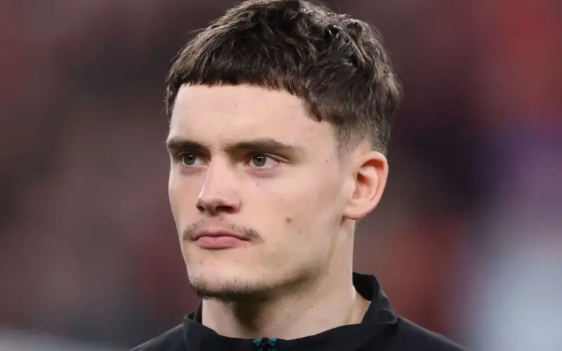 فلوريان فيرتس «مستعد لمواجهة التحدي» في ليفربول، بينما يساند والده اللاعب الدولي الألماني لتجاوز الصعوبات في أنفيلد